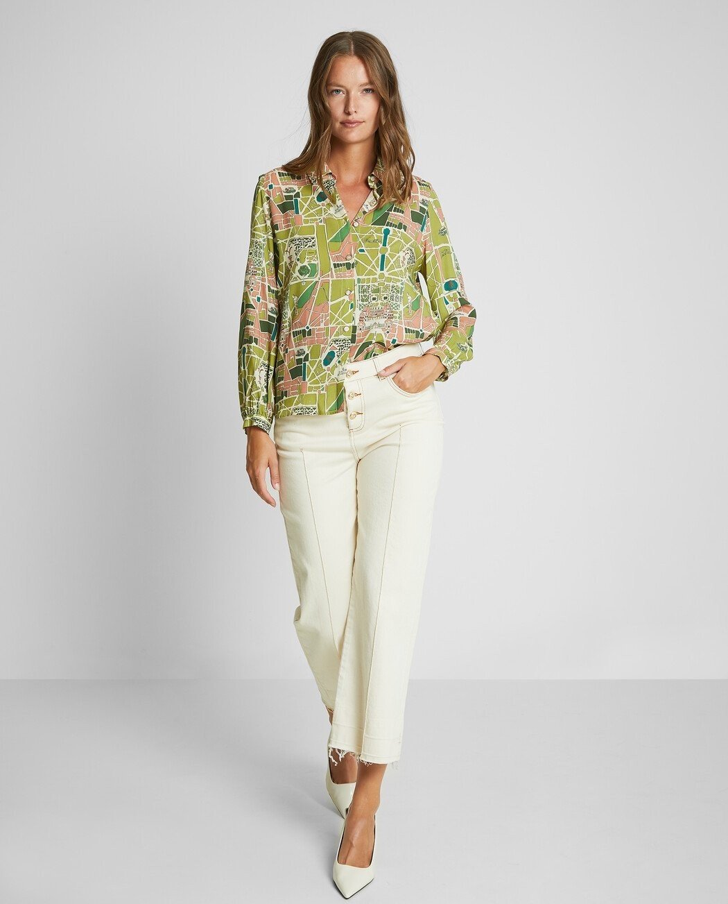 CAMISA CON MAPA ESTAMPADO