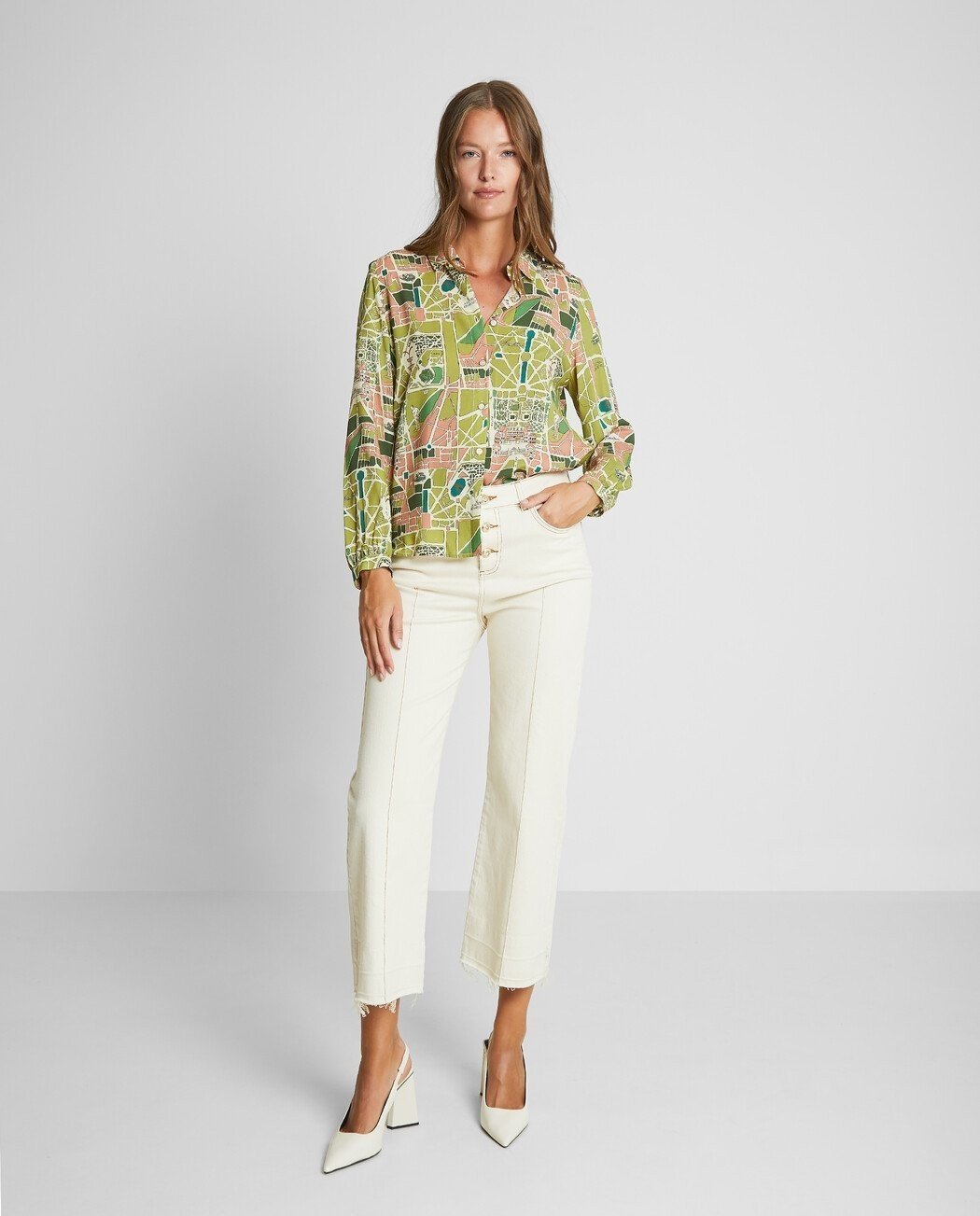 CAMISA CON MAPA ESTAMPADO