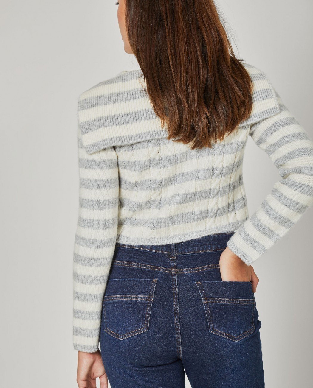 CHAQUETA CON SOLAPA TRASERA