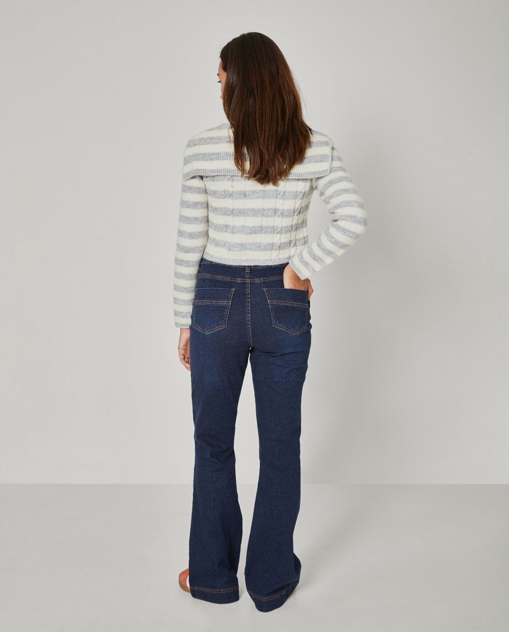 CHAQUETA CON SOLAPA TRASERA