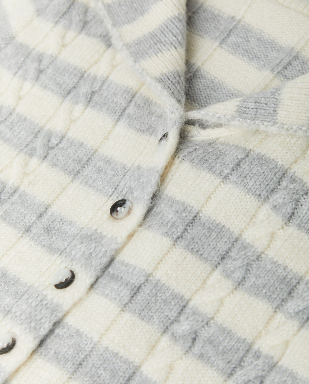 CHAQUETA CON SOLAPA TRASERA